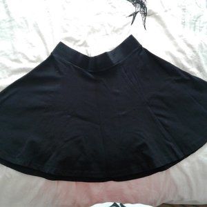 H&M Divided black circle mini skirt, size S
